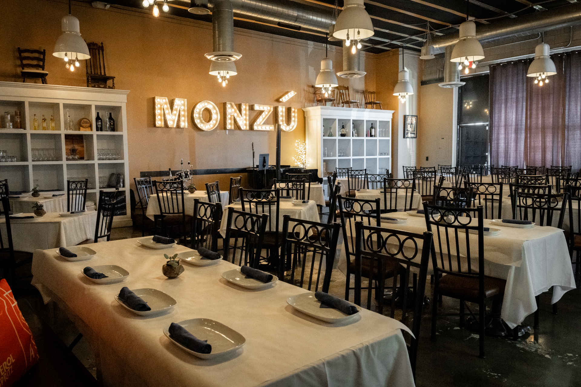 Monzu-Interior-beigestellt-1920