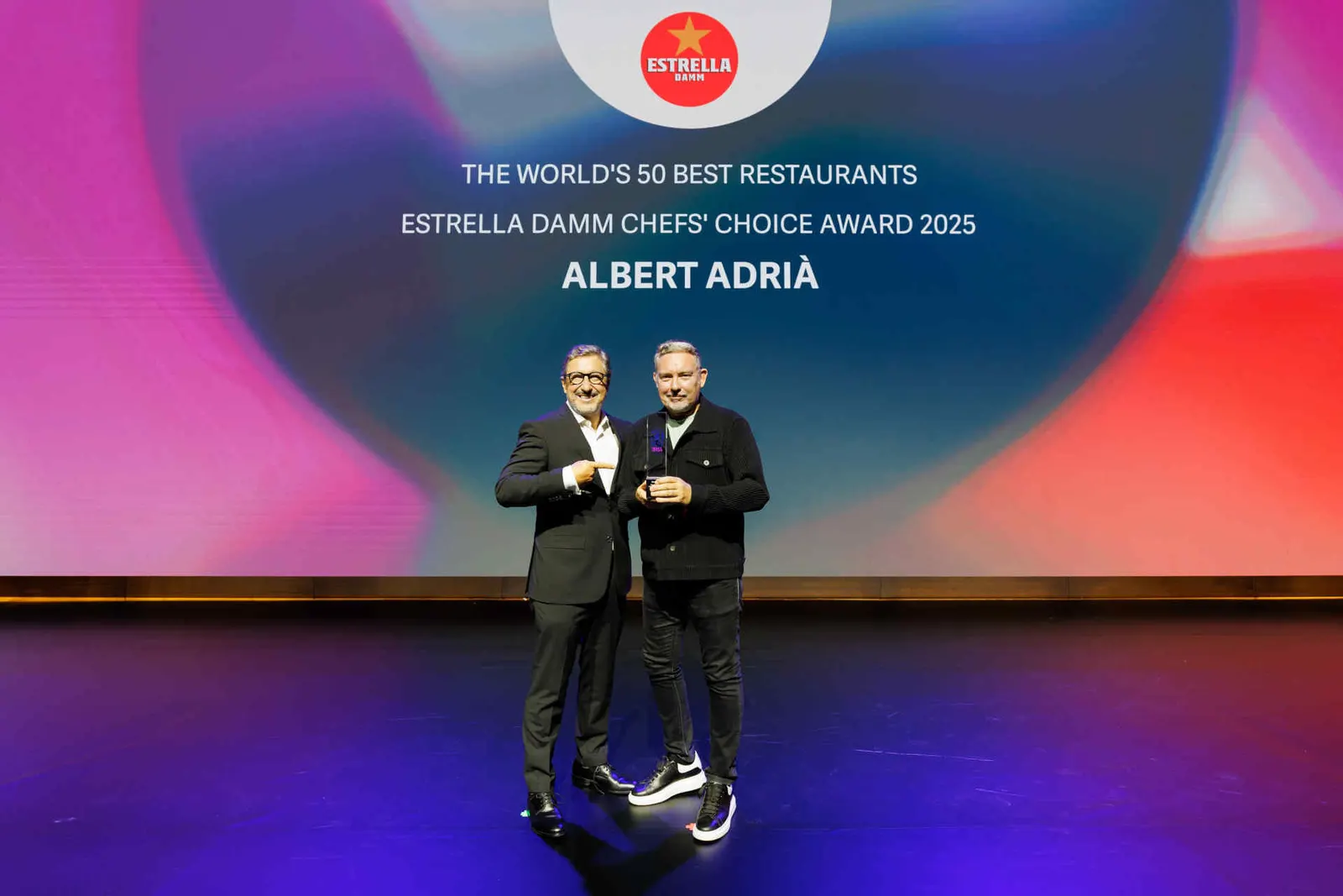 Albert Adrià vom Enigma in Barcelona erhält den Estrella Damm Chefs' Choice Award 2025 © World’s 50 Best Restaurants