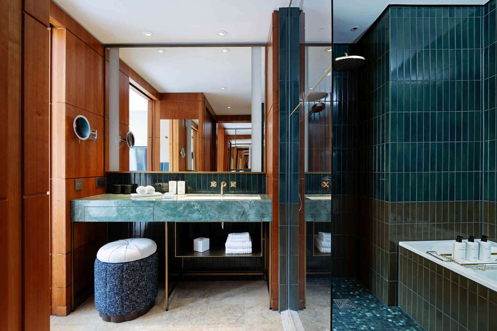 Deluxe Balcony Bathroom