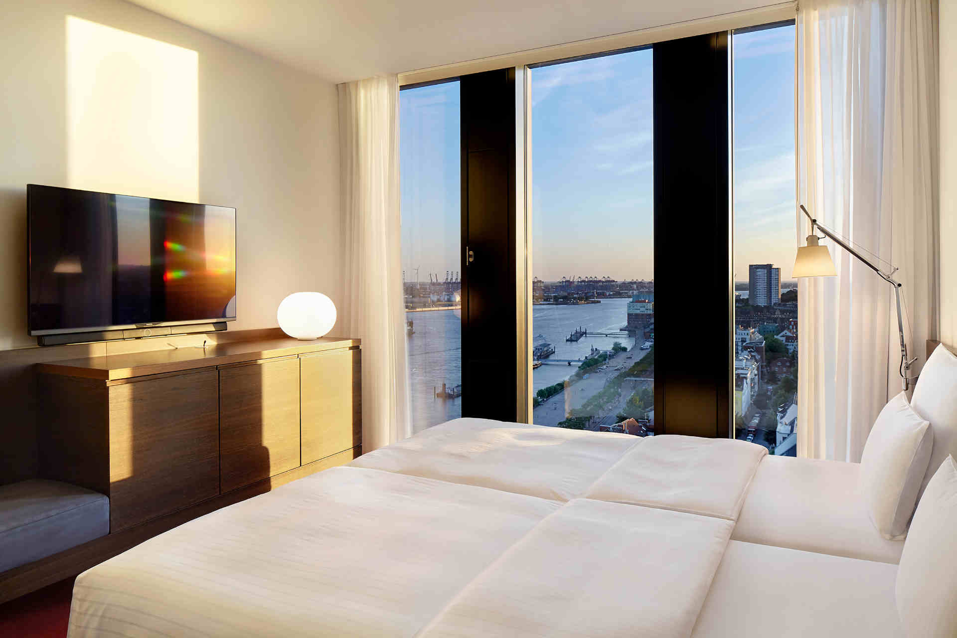 Hotel room Upside